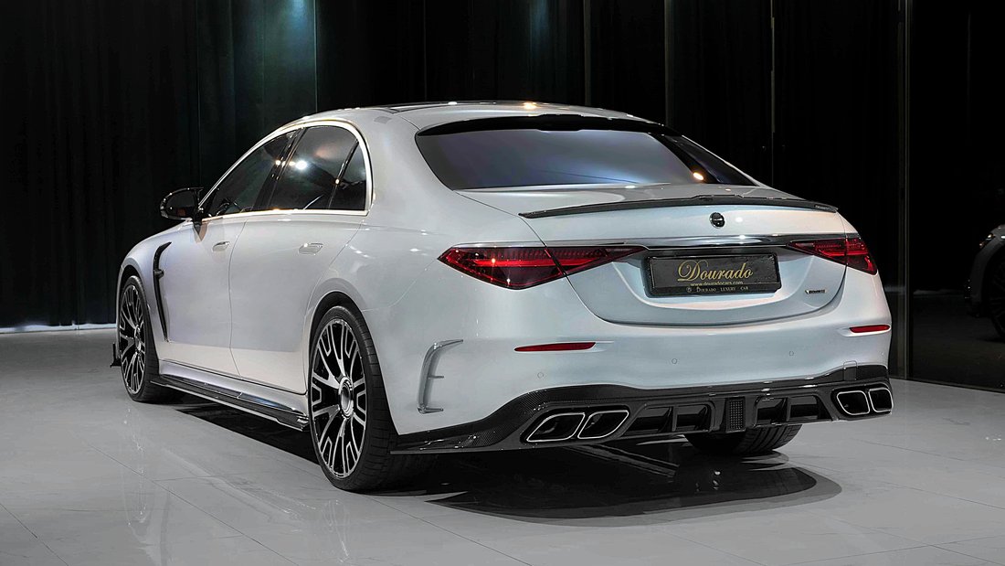 Sedan in Dubai, United Arab Emirates 4 - 18672991
