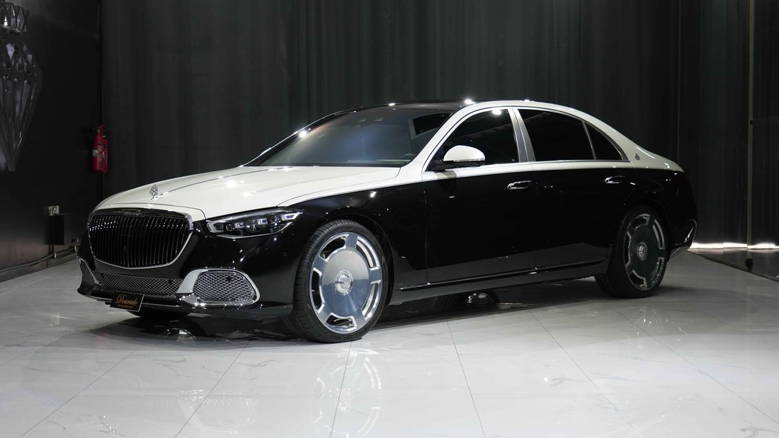 Sedan in Dubai, United Arab Emirates 3 - 18672988