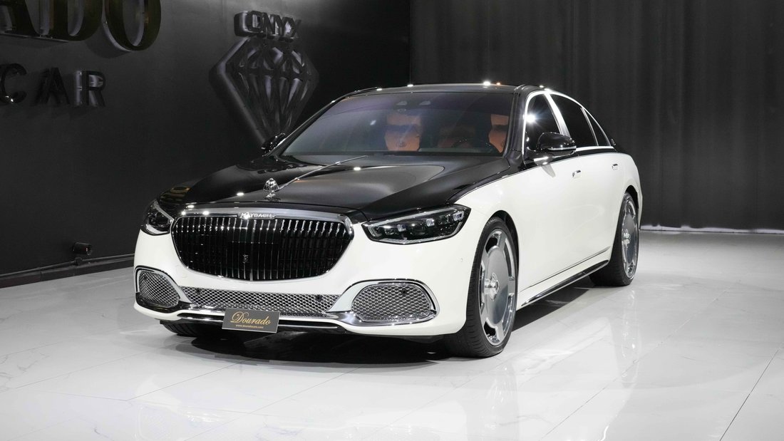 Sedan in Dubai, United Arab Emirates 3 - 18672985