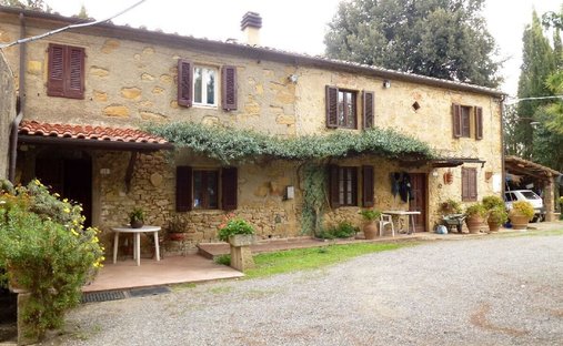 Country House in Montescudaio, Tuscany, Italy 1