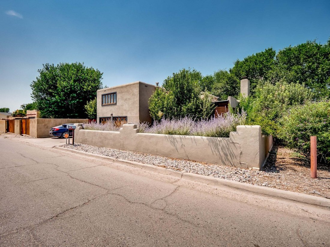 House in Española, New Mexico, United States 3 - 18673131
