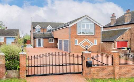House in Goldings Hill, Loughton, England 1