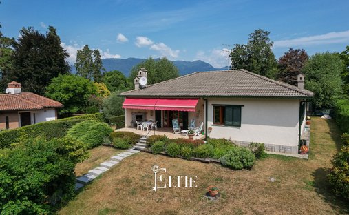 Villa in Porto Valtravaglia, Lombardy, Italy 1