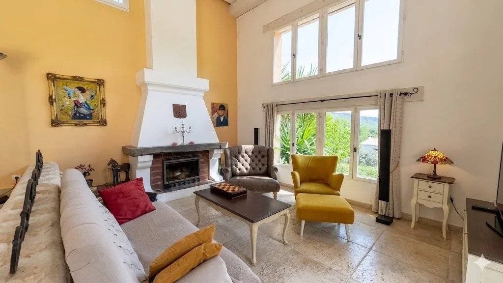 Villa in Le Bar-sur-Loup, Provence-Alpes-Côte d'Azur, France 2 - 18009476
