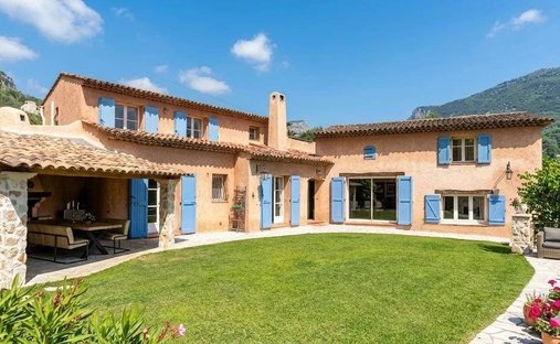 Villa in Le Bar-sur-Loup, Provence-Alpes-Côte d'Azur, France 1