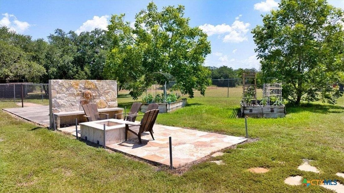 House in Yoakum, Texas, United States 5 - 18673612