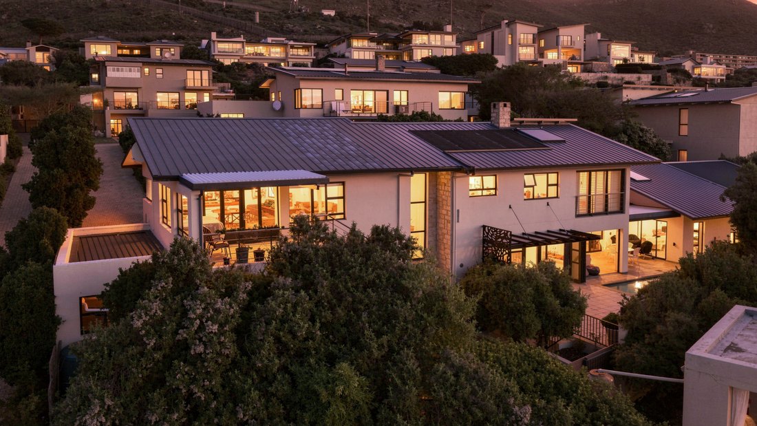 House in Westlake, Cape Town, Western Cape 1 - 18673672