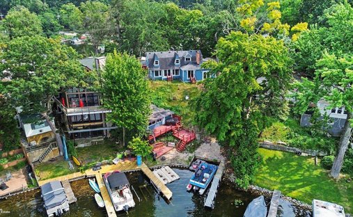 House in Orion charter Township, Michigan, United States 1