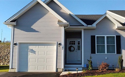 Condo in Lincoln, Rhode Island, United States 1