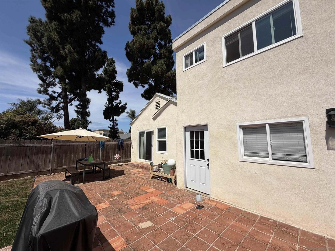 Oceanside, California, United States 5 - 18674182