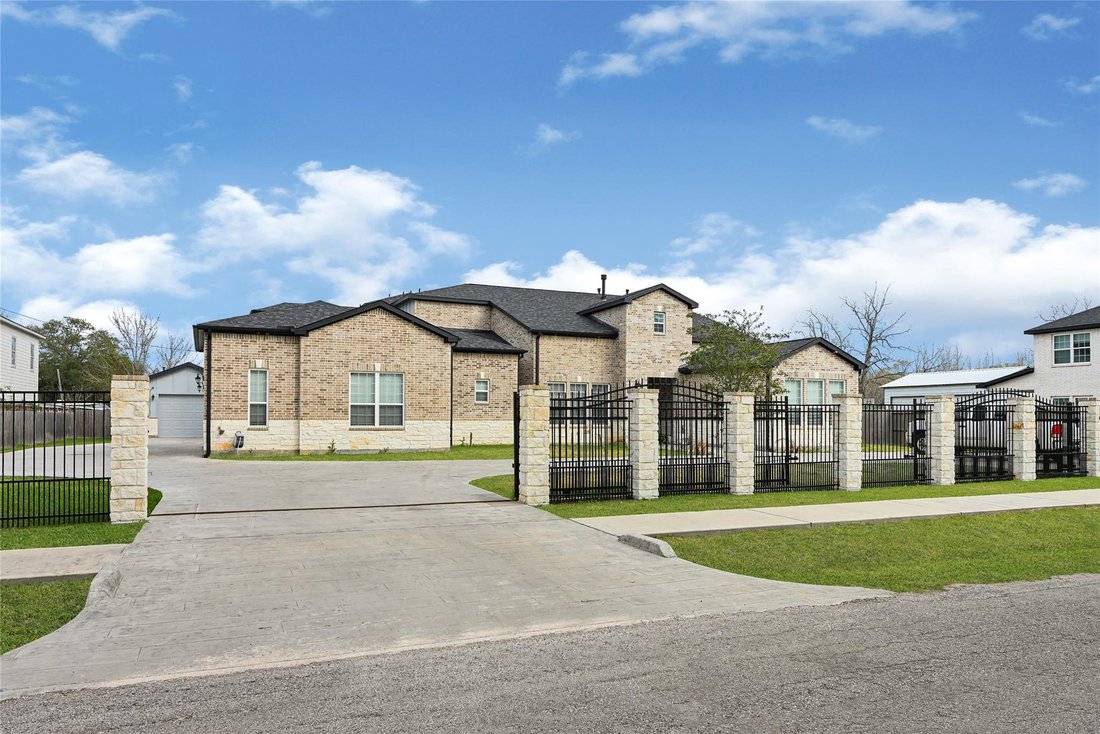 House in Houston, Texas, United States 3 - 18674359