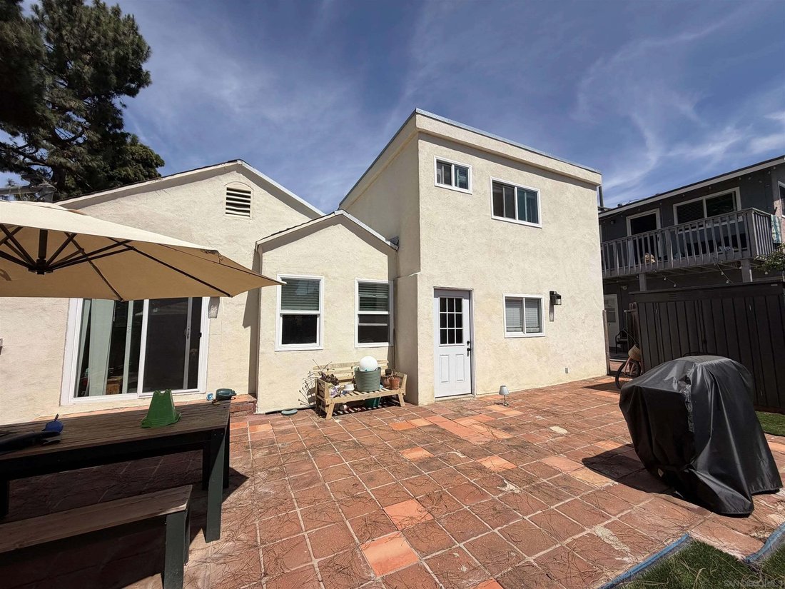 Oceanside, California, United States 4 - 18674182