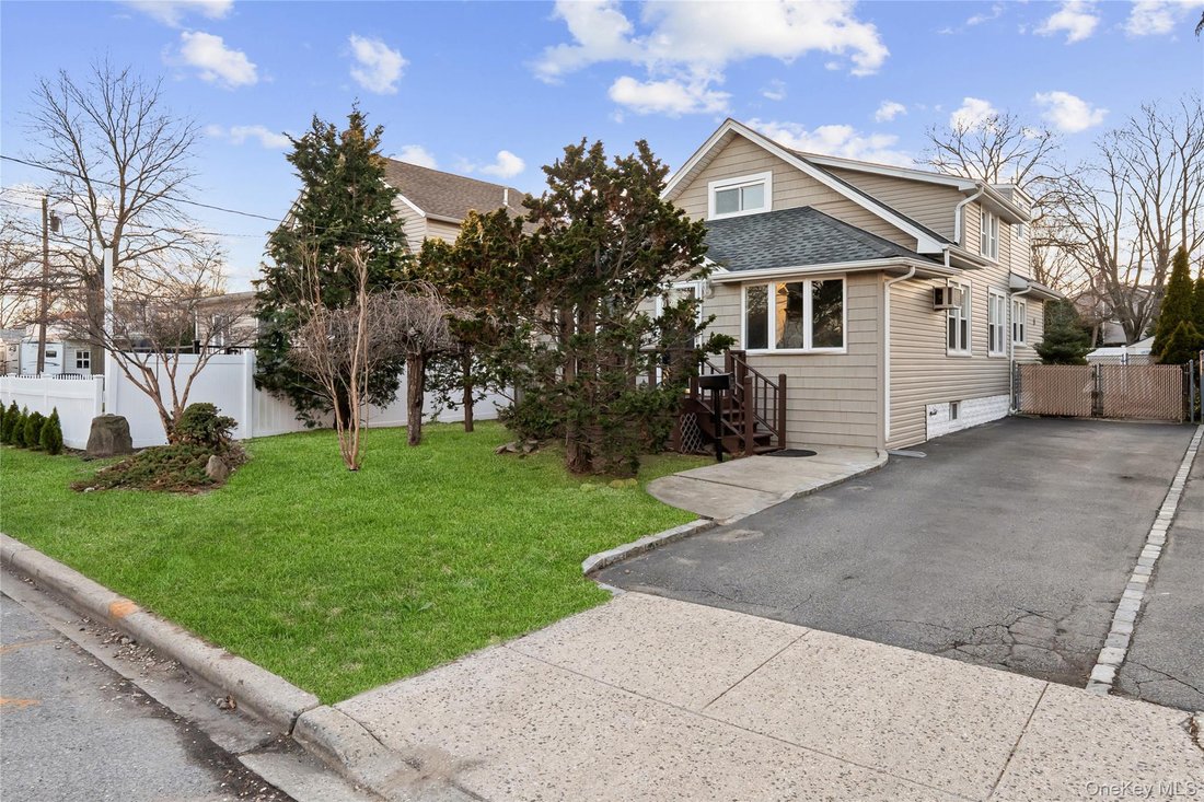House in Oceanside, New York, United States 1 - 18678077