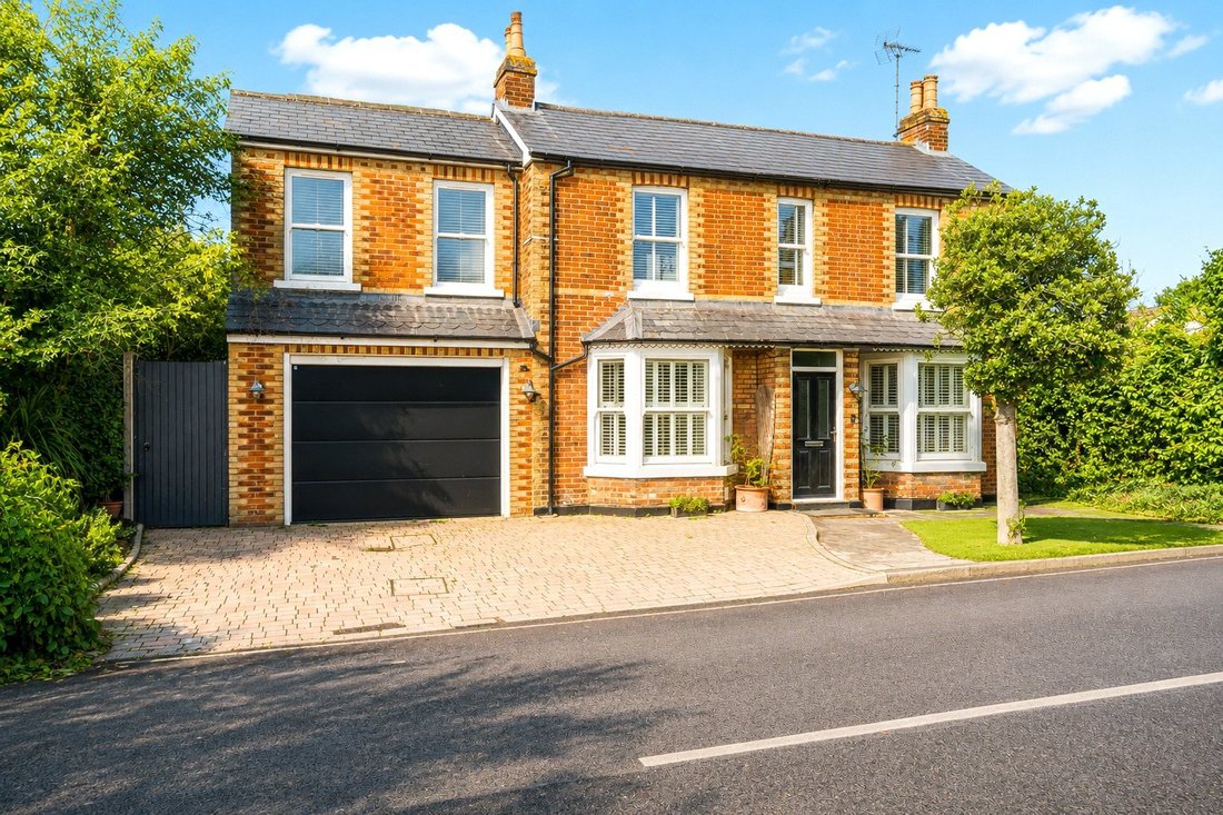 Casa a Woking, Inghilterra 1 - 17484636