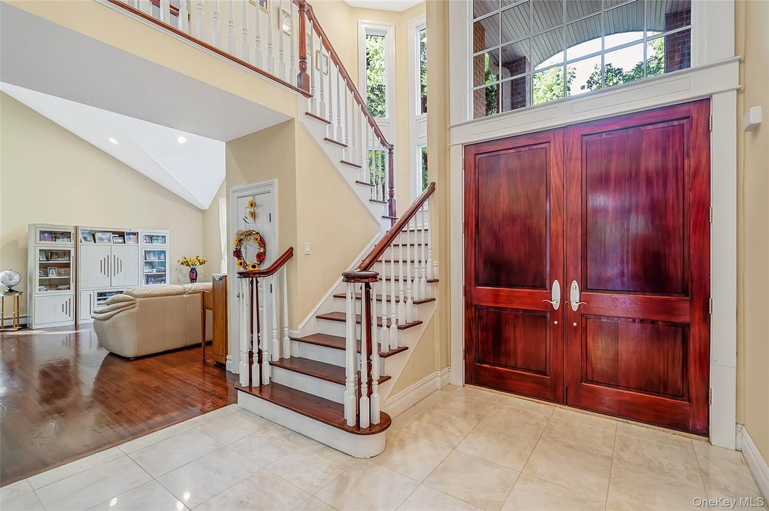 House in Smithtown, New York, United States 3 - 18677513