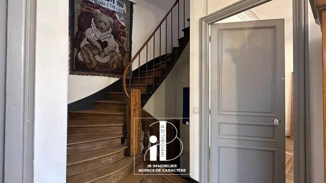 House in Fontainebleau, Ile-de-France, France 4 - 17049009
