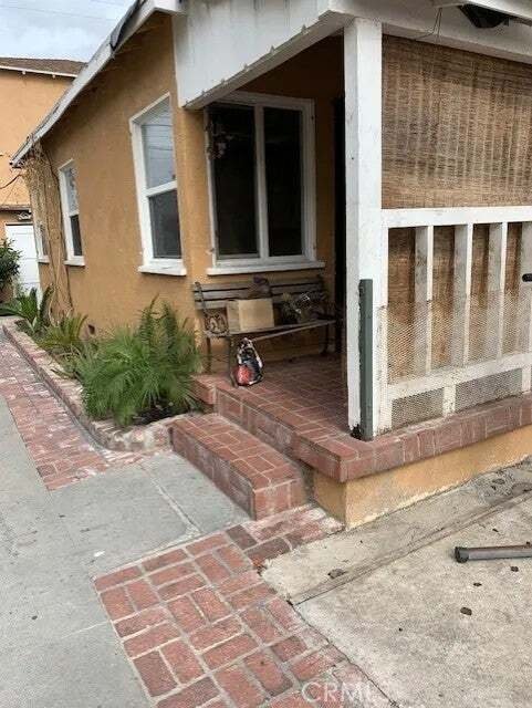 Los Angeles, California, United States 4 - 18677015