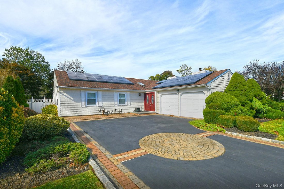 House in East Patchogue, New York, United States 1 - 18677783