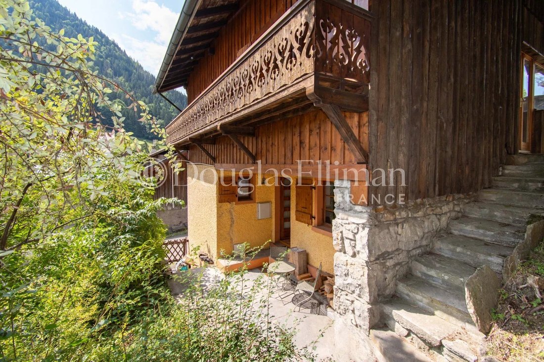 Chalet in Morzine, Auvergne-Rhône-Alpes, France 1 - 18674749