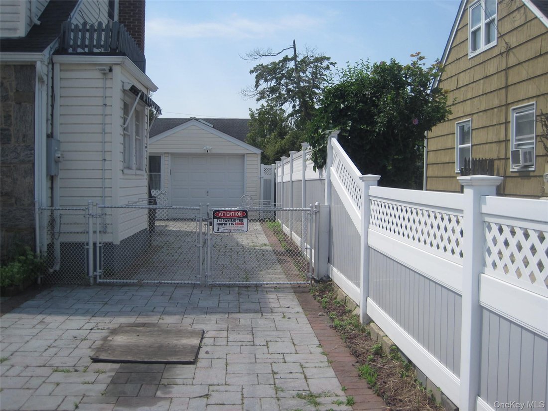 House in Bellmore, New York, United States 3 - 18677656