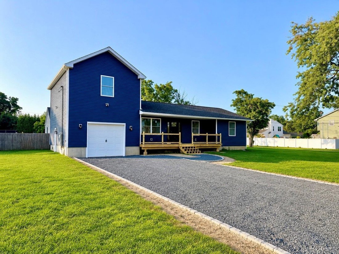 House in Mastic Beach, New York, United States 1 - 18677589