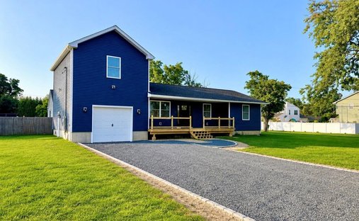House in Mastic Beach, New York, United States 1