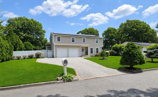 House in Centereach, New York, United States 1