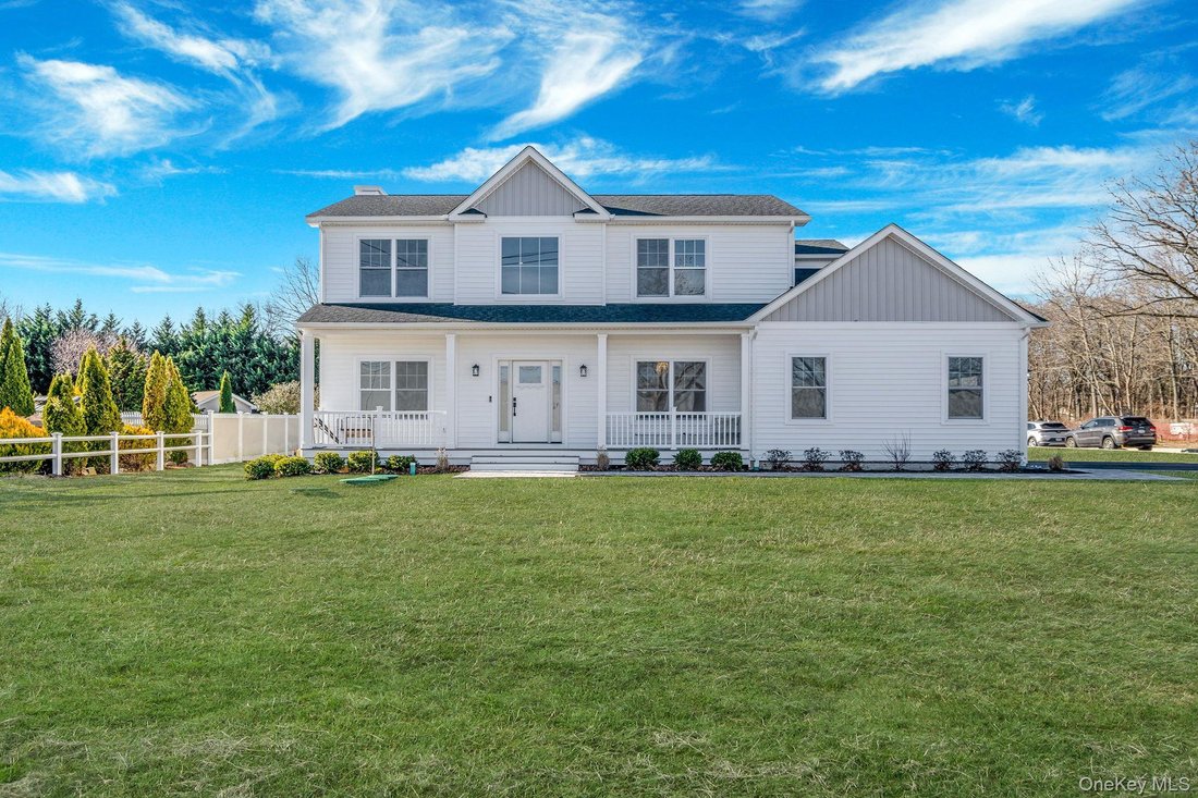 House in Centereach, New York, United States 1 - 18677585