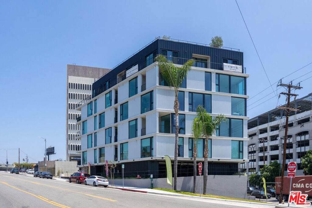 Los Angeles, California, United States 3 - 18676012