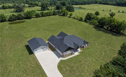 House in Celeste, Texas, United States 1