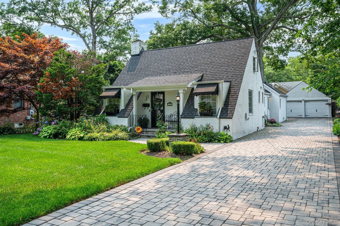 House in Brightwaters, New York, United States 2 - 18677415
