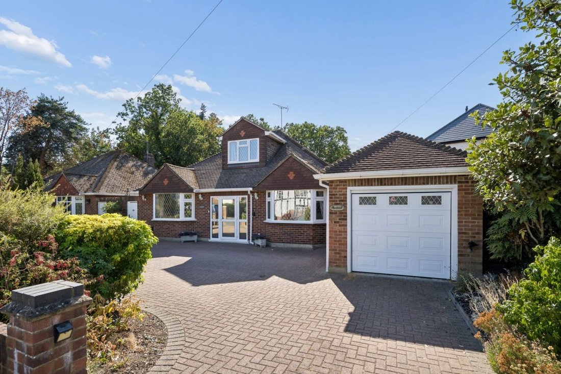 Bungalow in Langley Corner, Iver, England 1 - 18675790