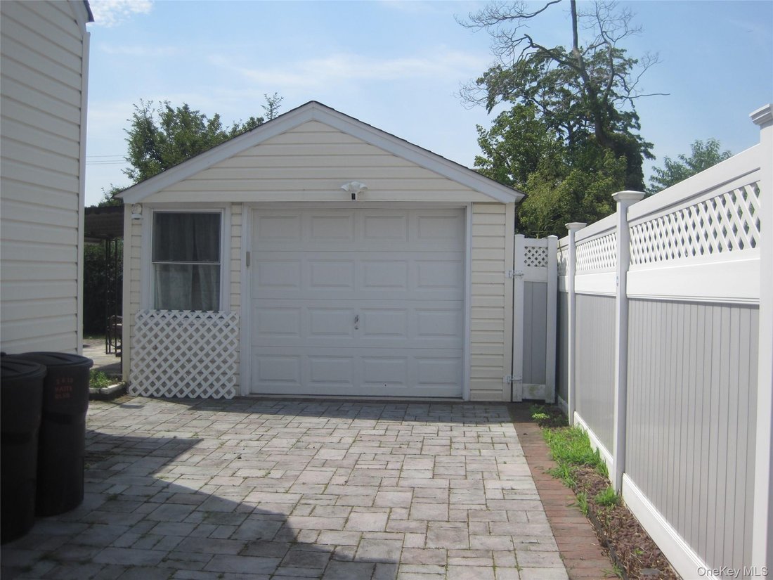 House in Bellmore, New York, United States 4 - 18677656