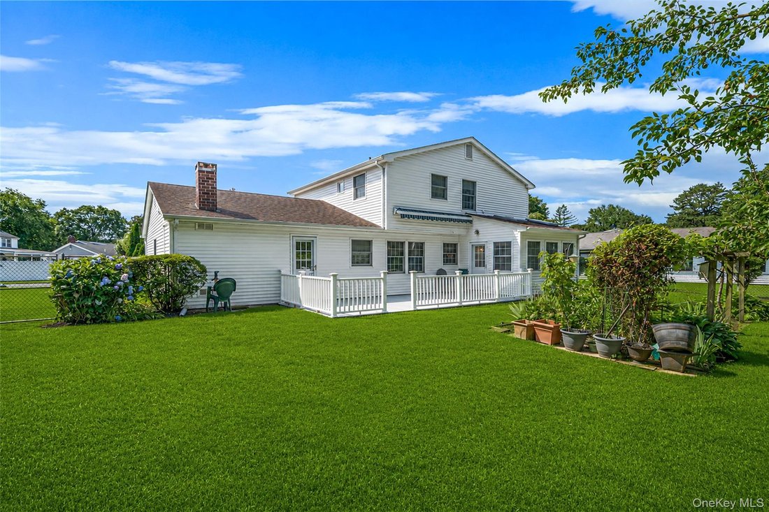 House in Centereach, New York, United States 2 - 18677439
