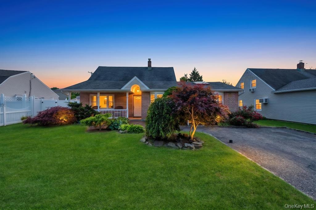 House in Levittown, New York, United States 1 - 18677795