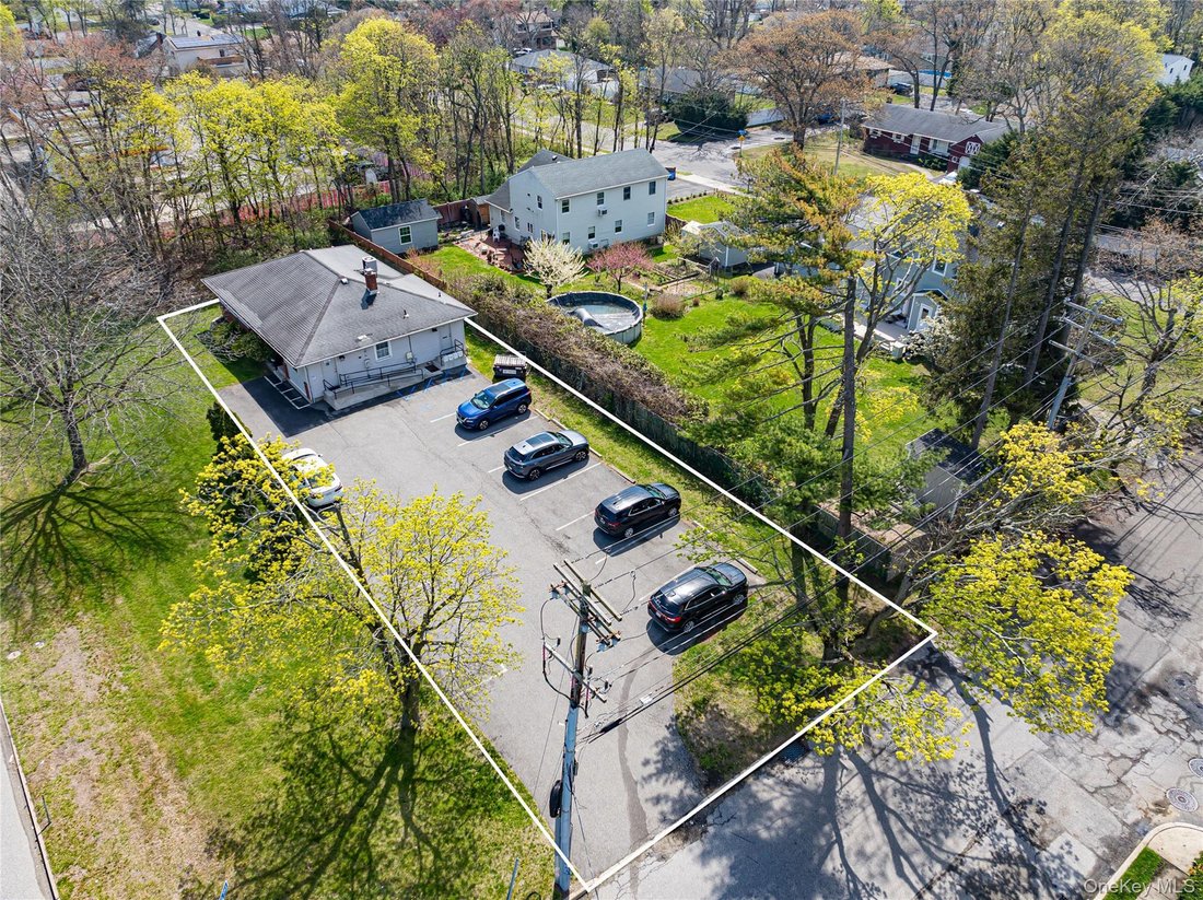House in East Islip, New York, United States 2 - 18678296