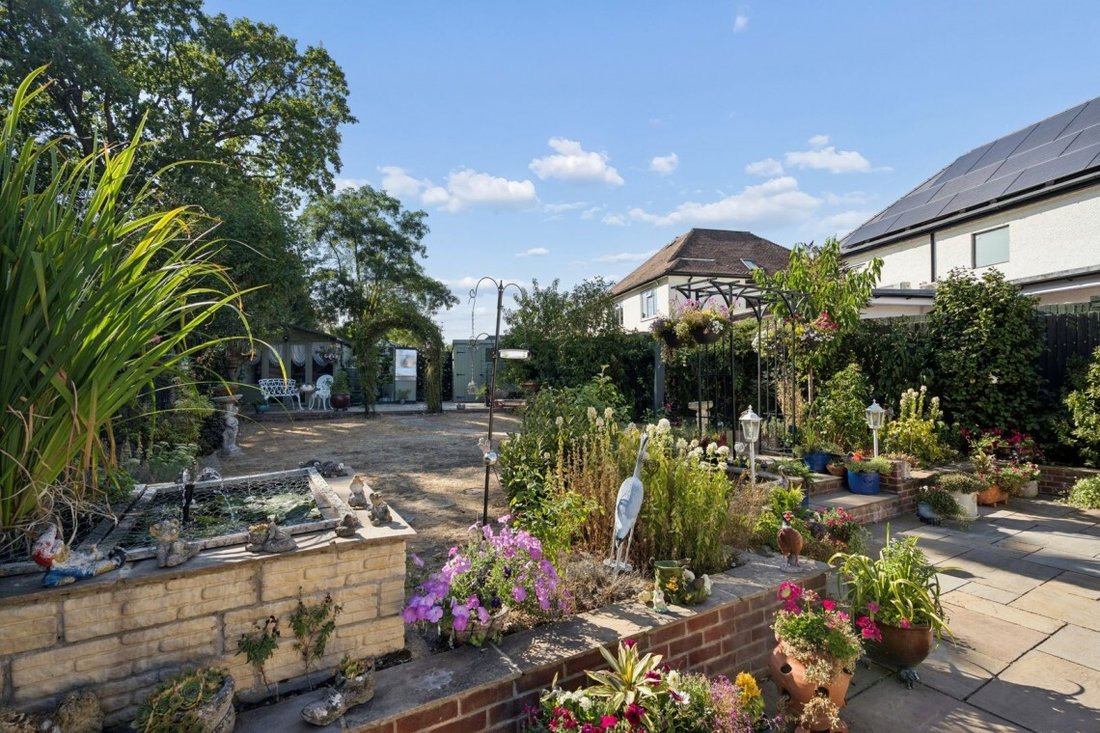 Bungalow in Langley Corner, Iver, England 4 - 18675790