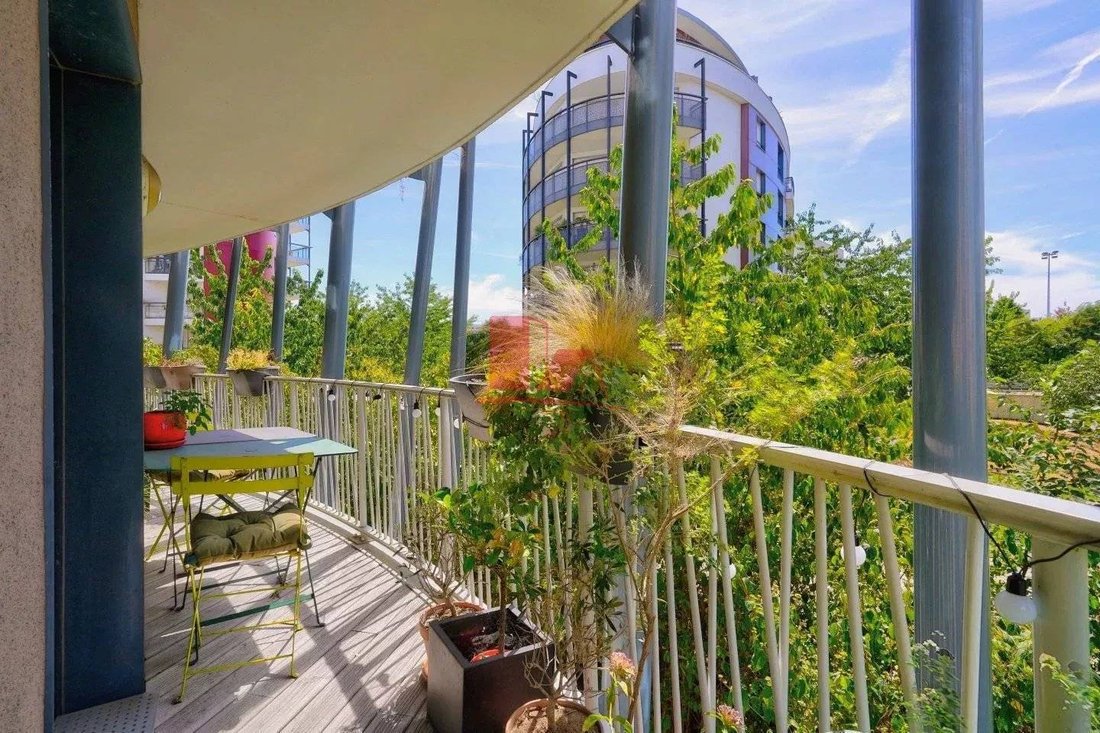 Apartment in Espaces Jeunes, Issy-les-Moulineaux, France 4 - 18391898