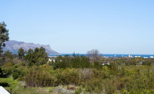 House in Erinvale Golf Estate, Cape Town, Western Cape 1