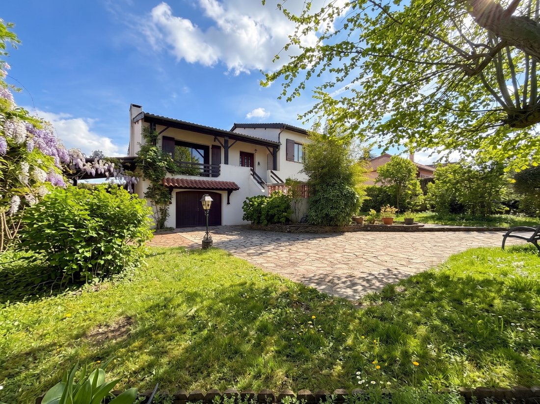 House in Dommartin, Auvergne-Rhône-Alpes, France 1 - 18676226