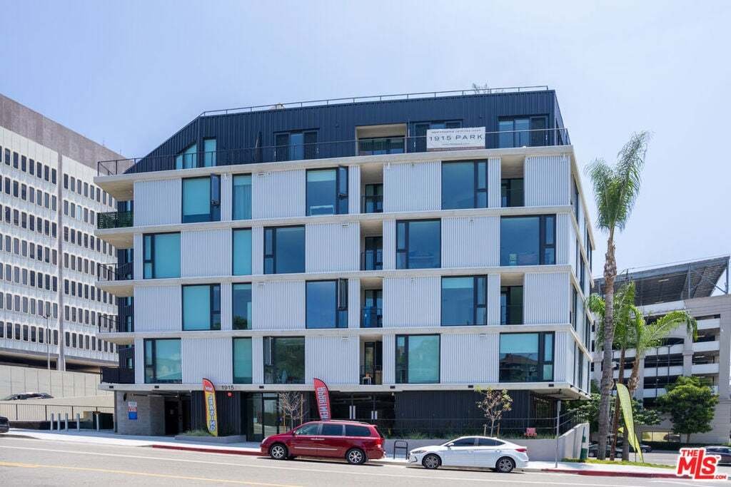 Los Angeles, California, United States 1 - 18676012
