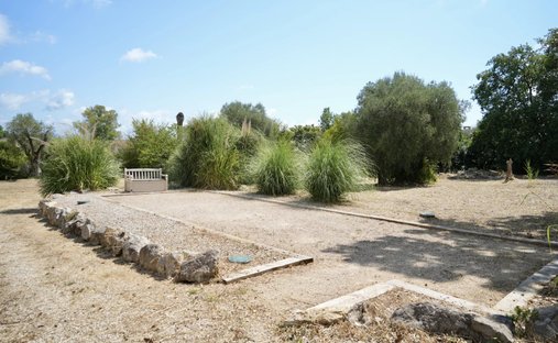 Land in Sud, Roquefort-les-Pins, France 1