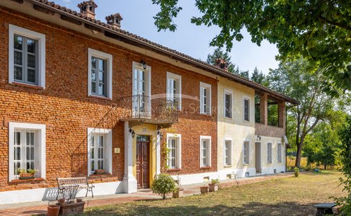 House in Tigliole, Piedmont, Italy 1