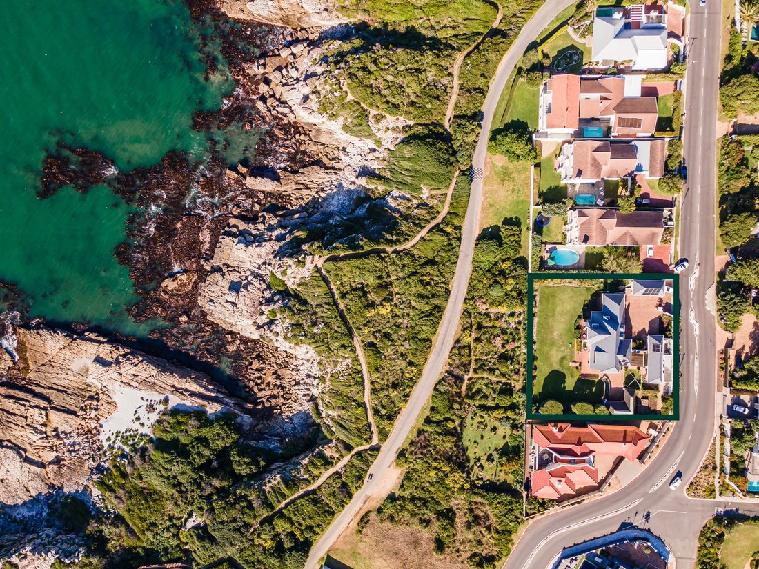 Country House in Overstrand Local Municipality, Western Cape, South Africa 1 - 18675281