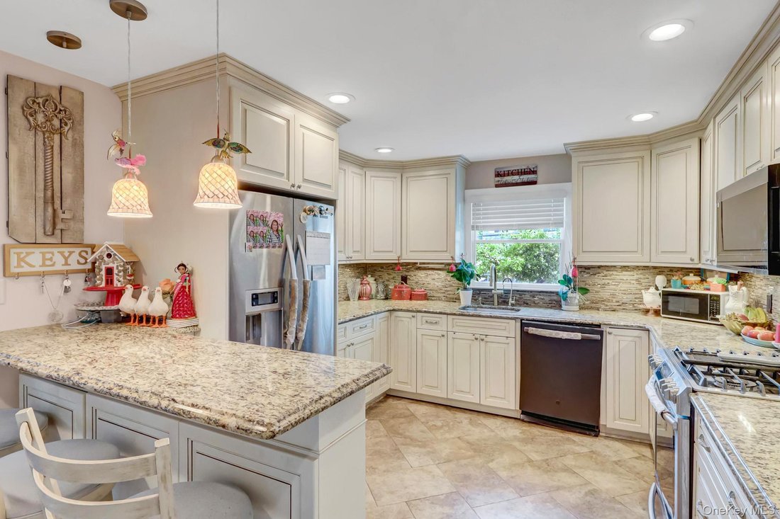 House in West Islip, New York, United States 4 - 18677732