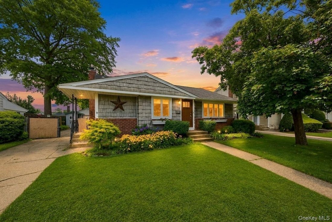 House in Hicksville, New York, United States 1 - 18677722