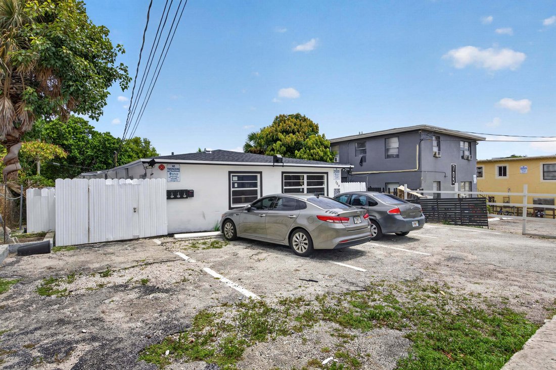 West Palm Beach, Florida, United States 2 - 18676205