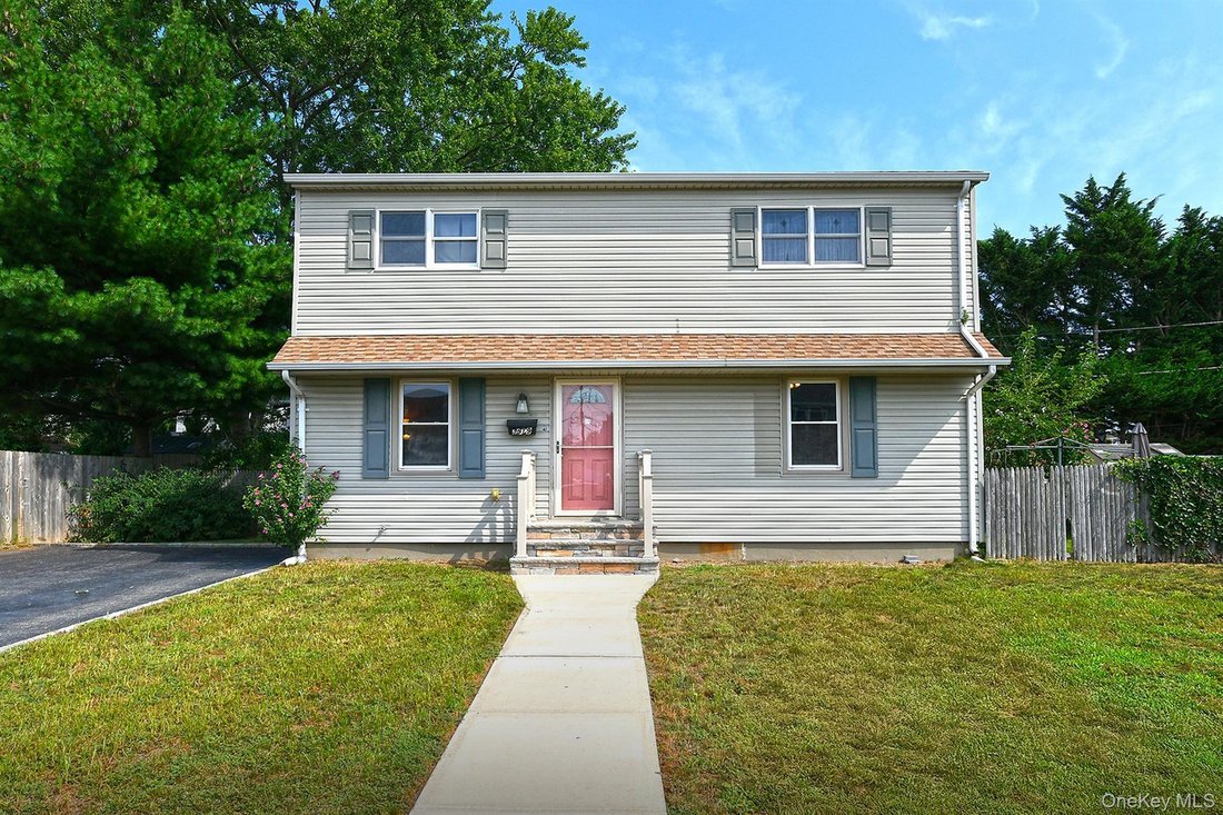 House in Levittown, New York, United States 1 - 18677575