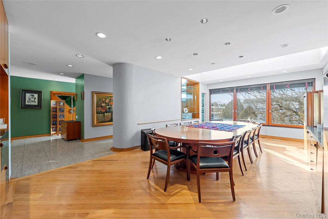 House in Merrick, New York, United States 5 - 18678066