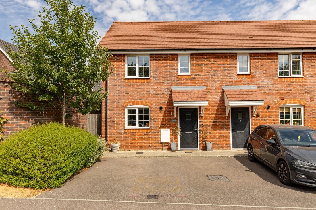 House in Crawley, England 1 - 18675036
